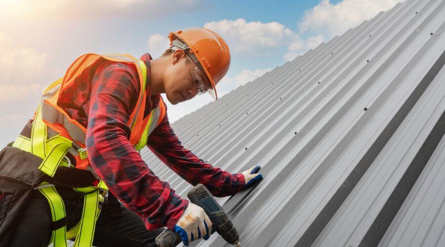 Professional gutter cleaning in Midpines, CA
